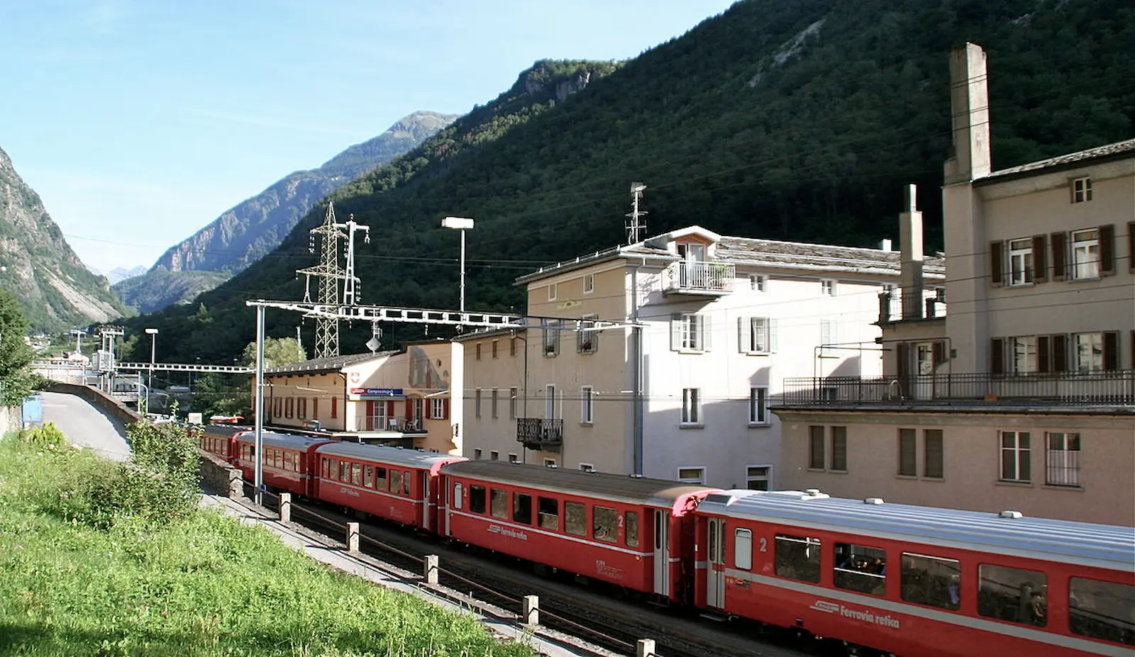 Campocologno: La Porta Incantata della Val Poschiavo Campocologno: La Porta Incantata della Val Poschiavo